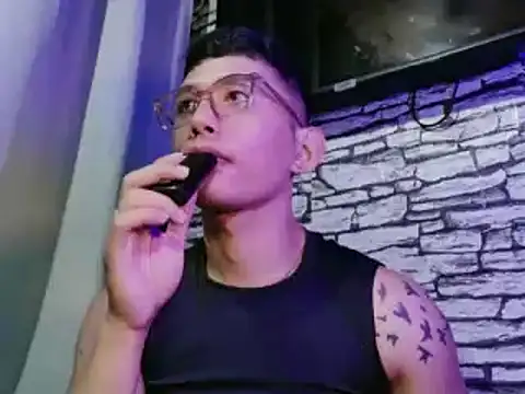 xlovercum online show from April 5, 3:51 pm