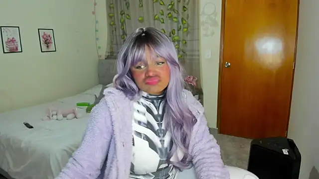 Snapshot of charlott7 chatting on November 27, 2:01 am charlott7 online show from November 27, 2:01 am