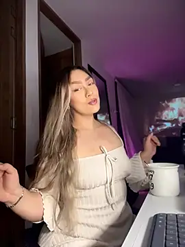 Im sophiie online show from March 13, 6:40 am