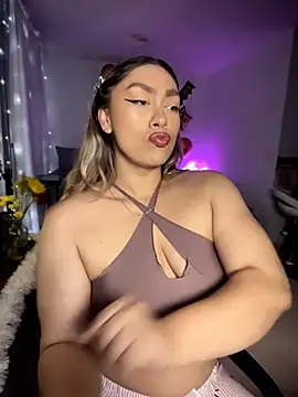 Snapshot of Im_sophiie chatting on January 10, 6:31 am Im sophiie online show from January 10, 6:31 am