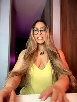 Snapshot of Im_sophiie chatting on June 11, 7:16 am Im sophiie online show from June 11, 7:16 am