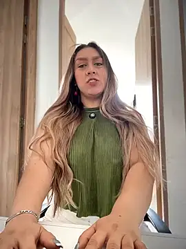 Snapshot of Im_sophiie chatting on June 23, 8:51 pm Im sophiie online show from June 23, 8:51 pm