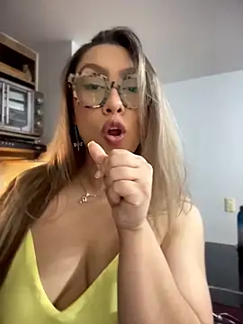 Im sophiie online show from March 20, 6:14 am