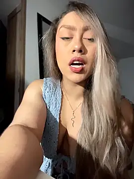 Snapshot of Im_sophiie chatting on February 21, 6:26 am Im sophiie online show from February 21, 6:26 am