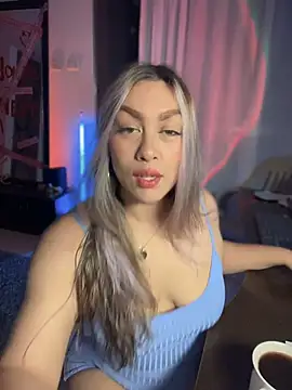 Snapshot of Im_sophiie chatting on October 16, 6:43 am Im sophiie online show from October 16, 6:43 am