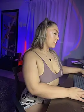 Im sophiie online show from October 21, 6:35 am