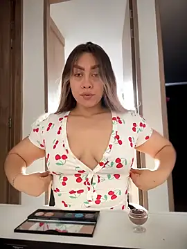 Snapshot of Im_sophiie chatting on June 26, 10:48 pm Im sophiie online show from June 26, 10:48 pm