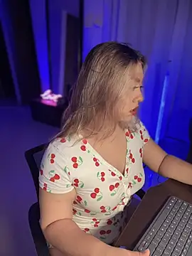 Im sophiie online show from November 9, 6:06 am