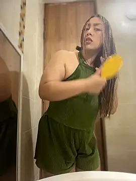 Snapshot of Im_sophiie chatting on December 18, 6:18 am Im sophiie online show from December 18, 6:18 am