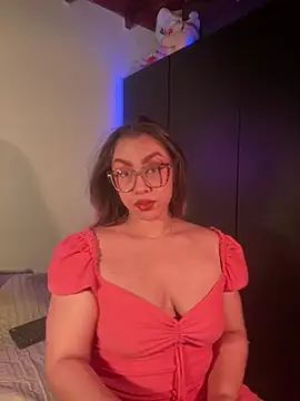 Snapshot of Im_sophiie chatting on February 8, 9:03 am Im sophiie online show from February 8, 9:03 am