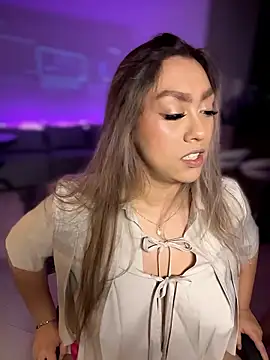 Snapshot of Im_sophiie chatting on January 16, 6:17 am Im sophiie online show from January 16, 6:17 am