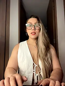 Im sophiie online show from April 21, 7:15 am