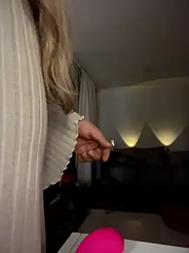 Im sophiie online show from April 18, 6:49 am