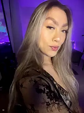 Snapshot of Im_sophiie chatting on January 18, 6:39 am Im sophiie online show from January 18, 6:39 am