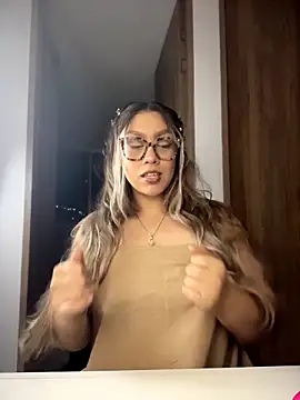 Im sophiie online show from March 19, 6:57 am