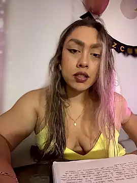 Snapshot of Im_sophiie chatting on January 13, 6:17 am Im sophiie online show from January 13, 6:17 am