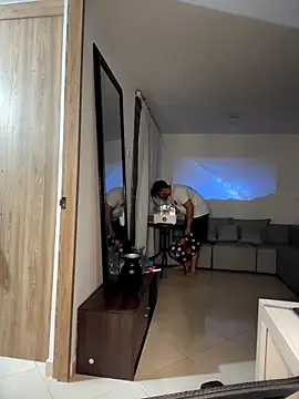 Snapshot of Im_sophiie chatting on February 17, 6:54 am Im sophiie online show from February 17, 6:54 am