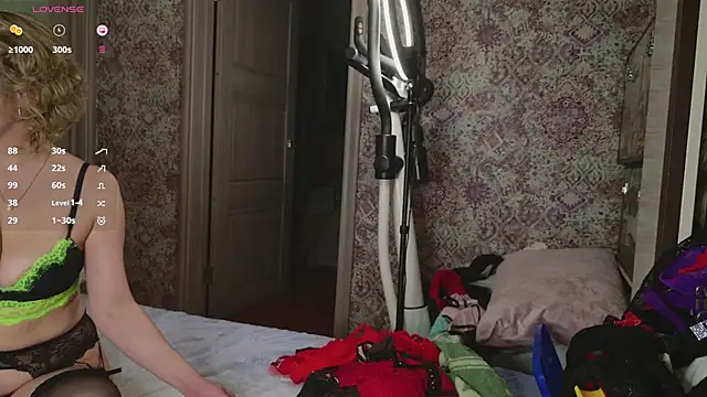 Snapshot of DianaWild chatting on December 29, 1:17 pm DianaWild online show from December 29, 1:17 pm