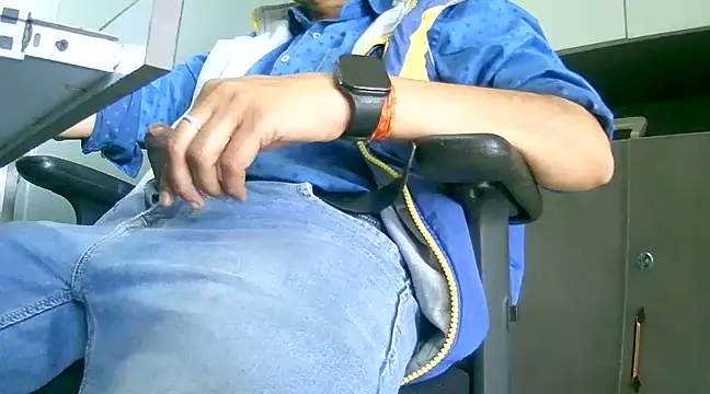 Snapshot of kavipanty chatting on March 18, 5:45 am kavipanty online show from March 18, 5:45 am