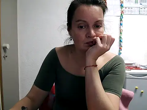 Snapshot of LoveNBloom chatting on February 21, 6:04 pm LoveNBloom online show from February 21, 6:04 pm