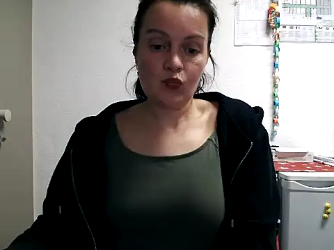 Snapshot of LoveNBloom chatting on March 19, 6:55 pm LoveNBloom online show from March 19, 6:55 pm