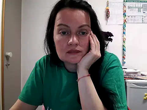 Snapshot of LoveNBloom chatting on March 4, 6:18 pm LoveNBloom online show from March 4, 6:18 pm