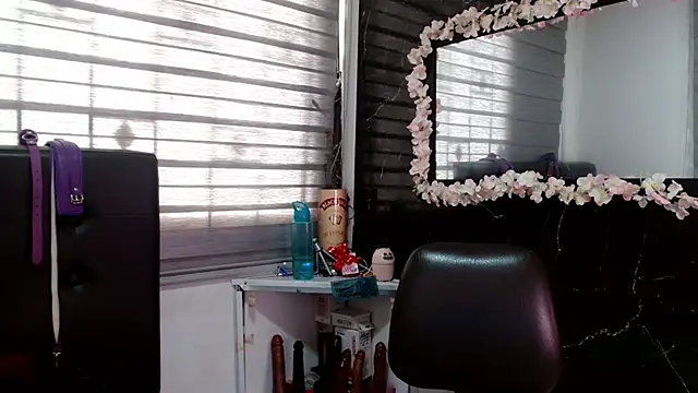 Snapshot of VIOLETTA-HOT chatting on March 18, 5:01 pm VIOLETTA-HOT online show from March 18, 5:01 pm