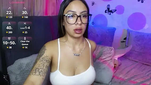 Snapshot of Cata_cortes chatting on February 21, 6:07 am Cata cortes online show from February 21, 6:07 am