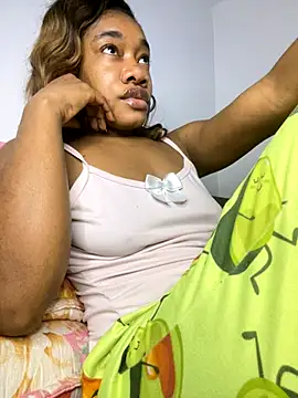 Snapshot of _yisela_ chatting on October 30, 12:42 am yisela online show from October 30, 12:42 am