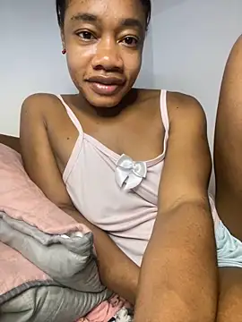  yisela  online show from February 7, 1:35 am