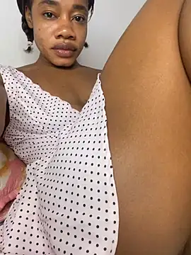Snapshot of _yisela_ chatting on June 25, 12:08 am yisela online show from June 25, 12:08 am