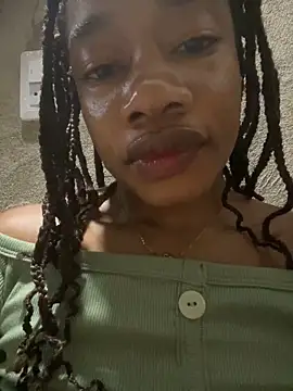 Snapshot of _yisela_ chatting on October 1, 12:49 am yisela online show from October 1, 12:49 am