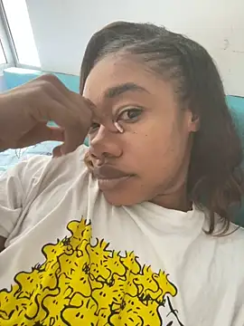 Snapshot of _yisela_ chatting on November 16, 8:24 pm yisela online show from November 16, 8:24 pm