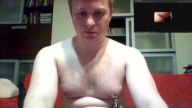 Snapshot of Matttthees chatting on March 9, 12:53 am Matttthees online show from March 9, 12:53 am
