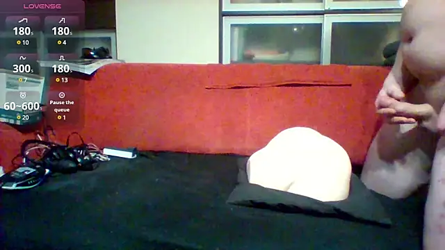 Snapshot of Matttthees chatting on March 1, 2:04 am Matttthees online show from March 1, 2:04 am