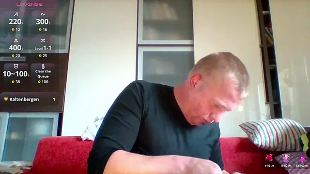 Snapshot of Matttthees chatting on October 1, 9:36 am Matttthees online show from October 1, 9:36 am