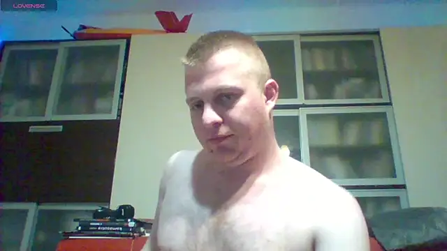 Snapshot of Matttthees chatting on March 21, 12:40 am Matttthees online show from March 21, 12:40 am