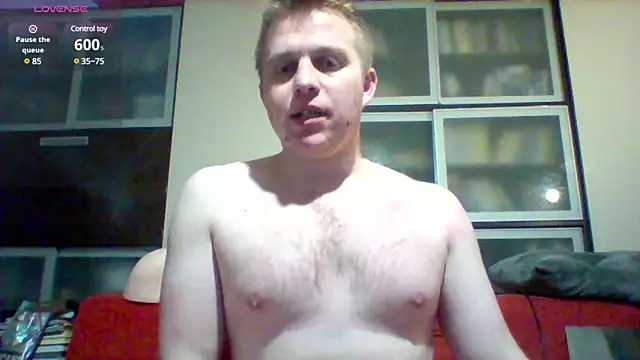 Snapshot of Matttthees chatting on February 21, 12:27 am Matttthees online show from February 21, 12:27 am