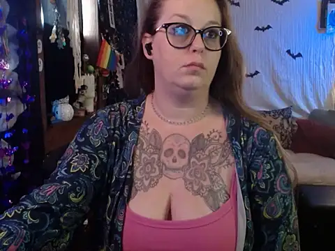 Snapshot of edgexchaos chatting on October 28, 1:10 pm edgexchaos online show from October 28, 1:10 pm