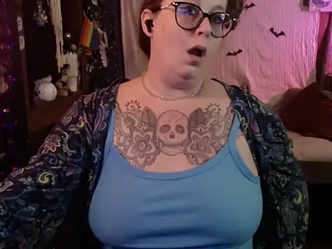 Snapshot of edgexchaos chatting on October 30, 1:26 am edgexchaos online show from October 30, 1:26 am