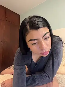 Snapshot of Miaparkerss_ chatting on May 8, 10:24 pm Miaparkerss online show from May 8, 10:24 pm
