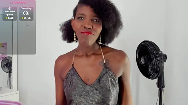 Snapshot of AlmaSean chatting on February 11, 6:44 pm AlmaSean online show from February 11, 6:44 pm