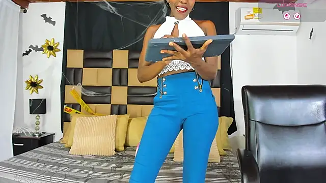 Snapshot of AlmaSean chatting on October 29, 5:56 pm AlmaSean online show from October 29, 5:56 pm