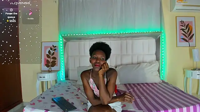 Snapshot of AlmaSean chatting on February 16, 6:32 pm AlmaSean online show from February 16, 6:32 pm