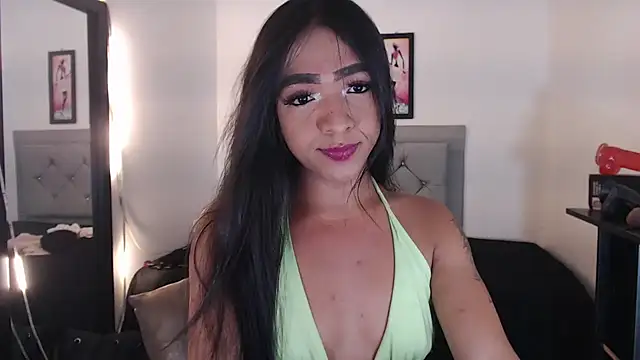 Snapshot of sofiaxdollxxx chatting on February 5, 4:41 am sofiaxdollxxx online show from February 5, 4:41 am