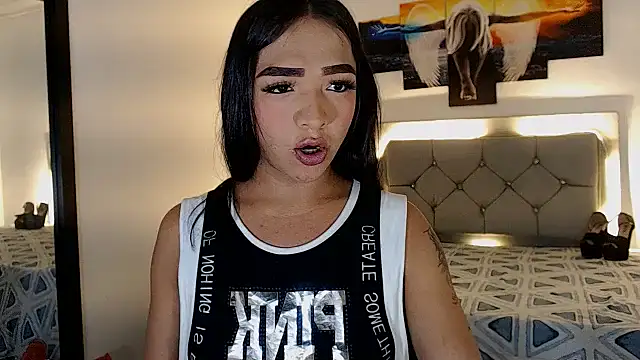 sofiaxdollxxx online show from November 3, 7:06 pm