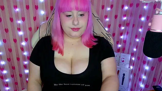 Snapshot of StrawberryPleasure chatting on June 7, 2:28 am StrawberryPleasure online show from June 7, 2:28 am