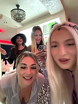 Snapshot of The_Spice_Girls chatting on October 30, 6:16 pm The Spice Girls online show from October 30, 6:16 pm