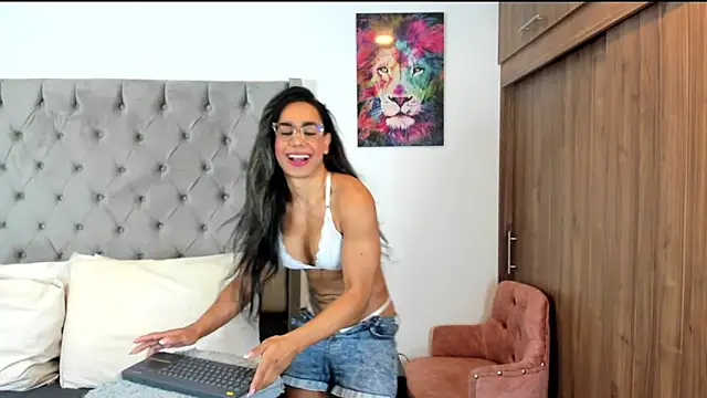 ariannaThompsons online show from March 4, 10:39 pm