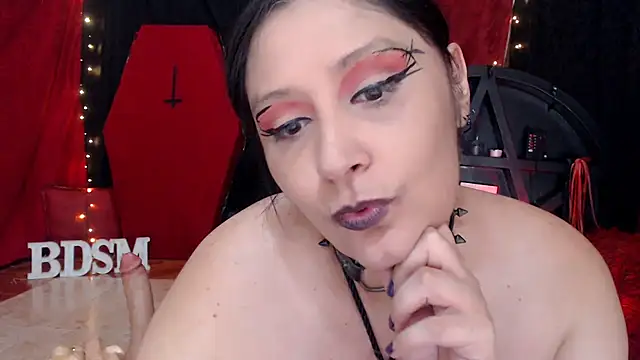 Snapshot of MonetKitty chatting on May 19, 7:32 pm MonetKitty online show from May 19, 7:32 pm